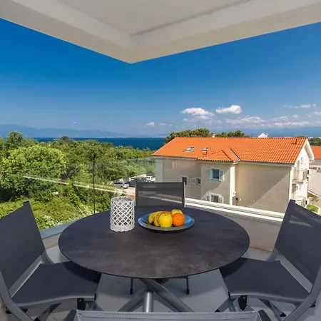 Niko 2 By Interhome Appartement Vantacici