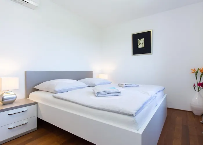 Niko 2 By Interhome Vantacici